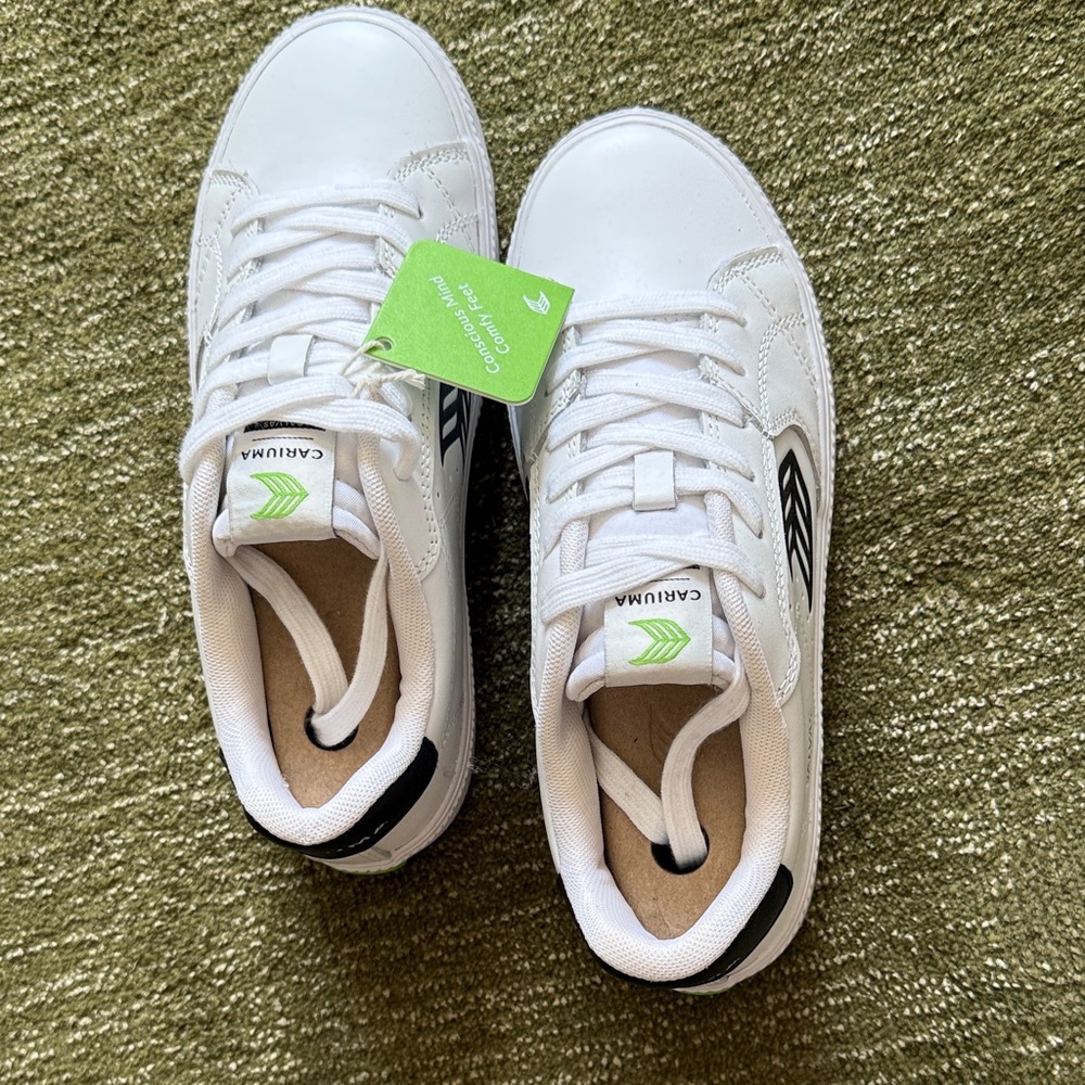 Cariuma White and Black Casual Sneakers